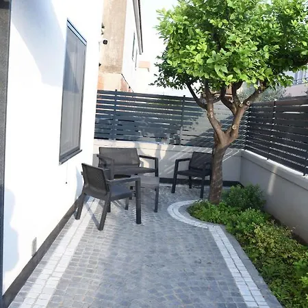 Angelo - Free Private Parking