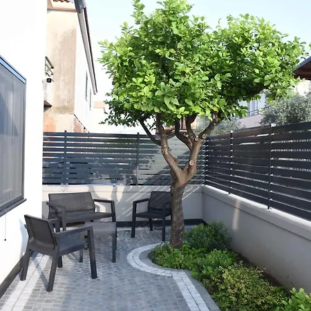 Angelo - Free Private Parking *