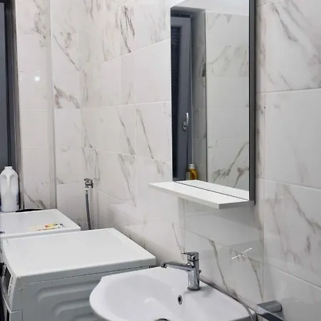 Angelo - Free Private Parking